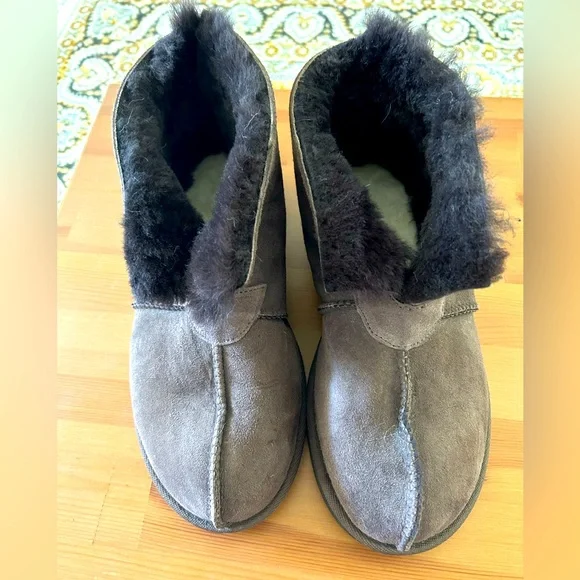 NWOT UGG boots. Roll up or down. Brown. - Picture 3 of 7